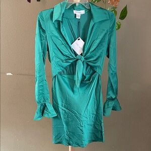 Elegant Green Long Sleeve Dress with Tie-Front